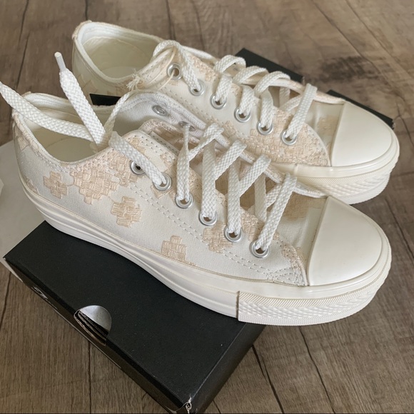 Off-White Chuck Taylor All Star Lift Sneakers - Picture 9 of 12